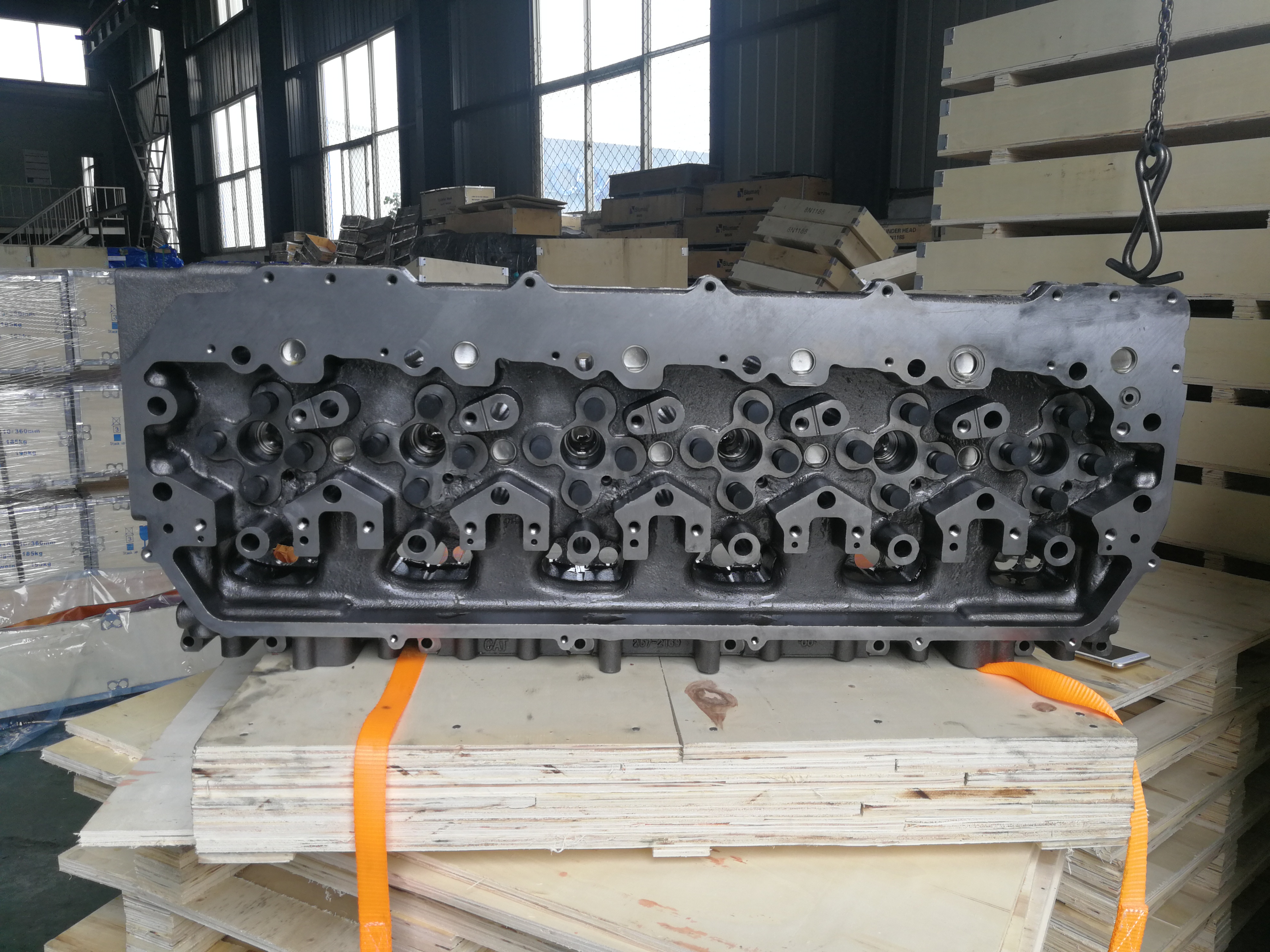 CAT C13 CYLINDER HEAD